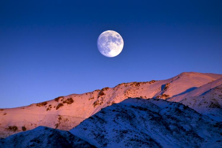 moon-rise over Mtns